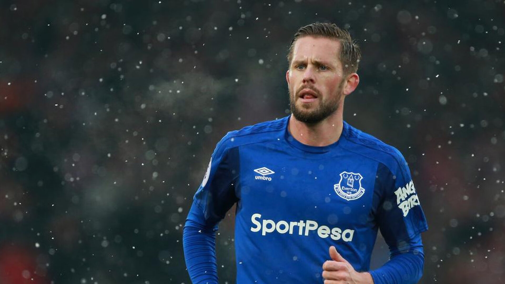 “世界武术冠军巅峰对决，高新体育中心剑拔弩张”